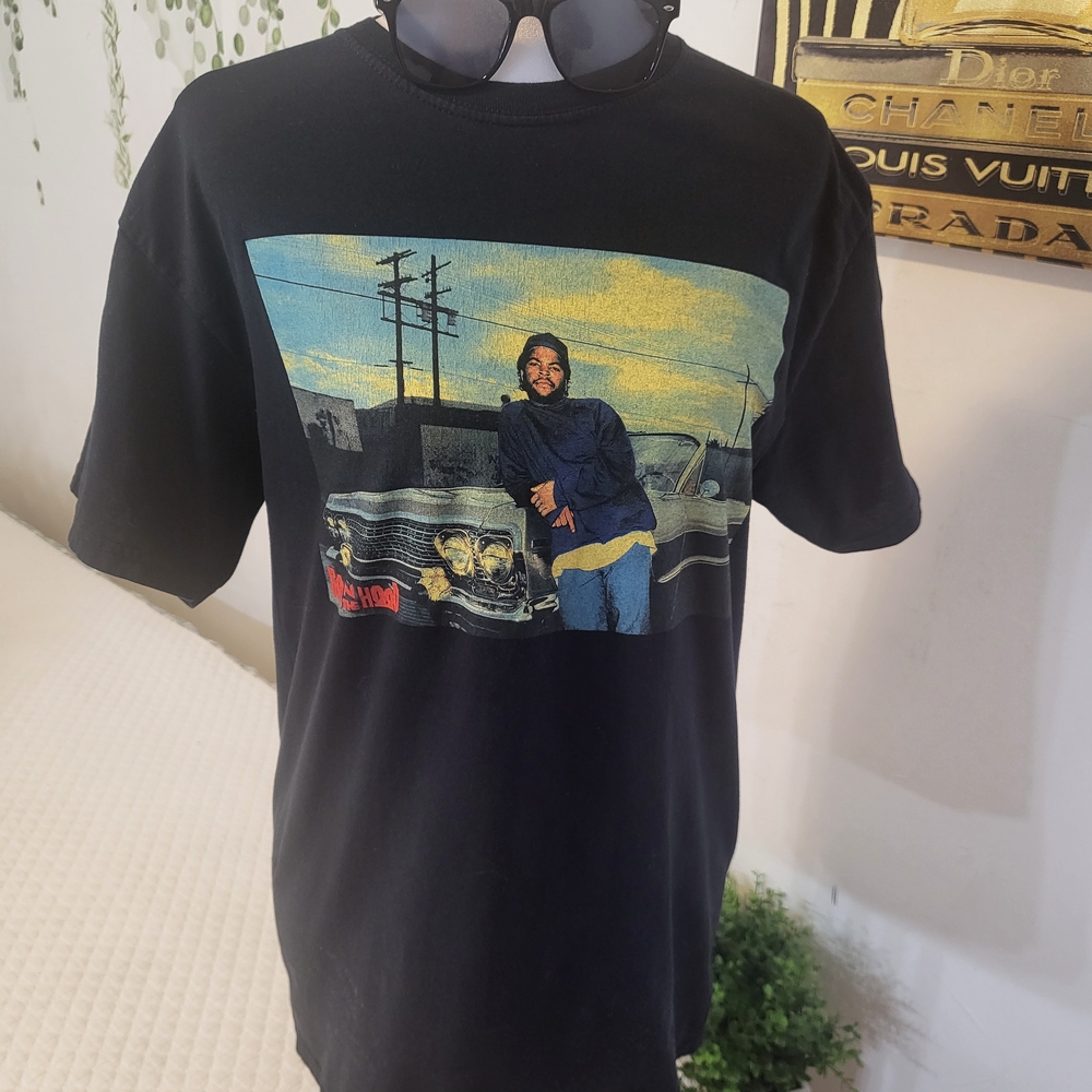 Urban Black Graphic Tee with Artistic Print